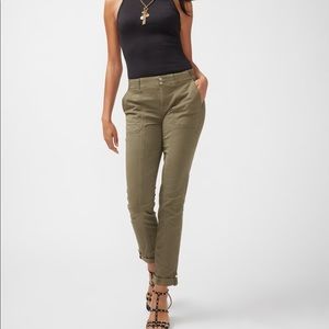 Mid-Rise Pret-A-Pedi Crop Pants